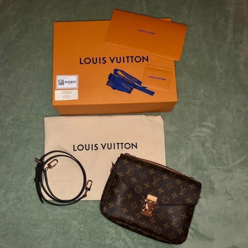 Authentic Louis Vuitton Pouchette Metis (M44875)